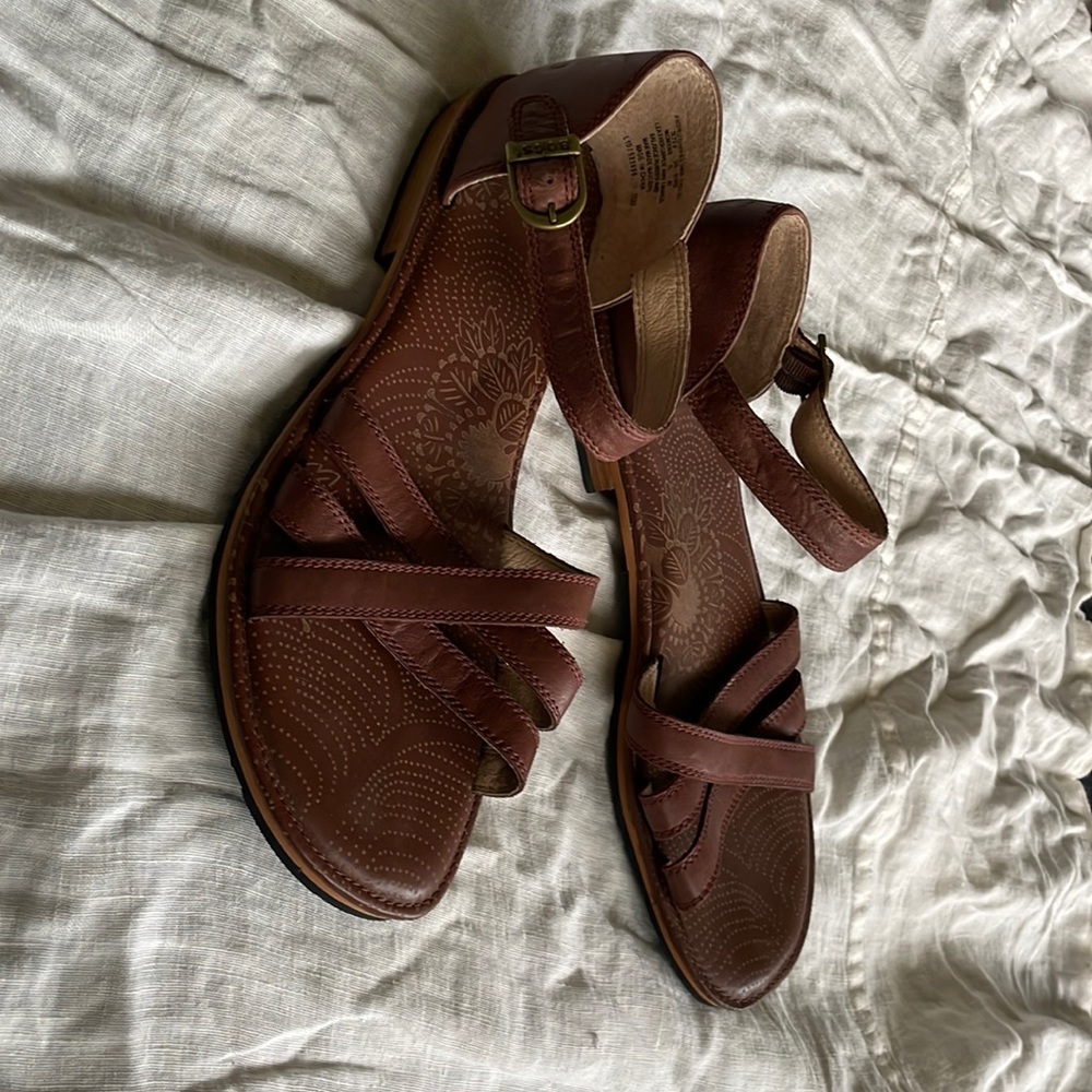 Women’s Bogs leather sandals. Excellent condition.